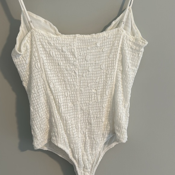 White polka dot bodysuit top ASTR the label large - Picture 2 of 5